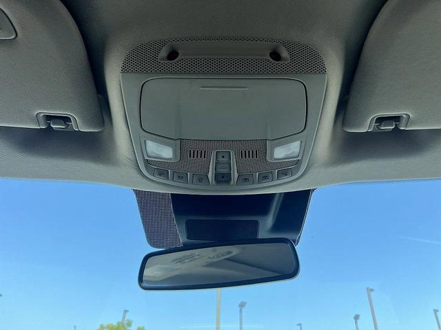 Photo of 2021 White Ford Expedition