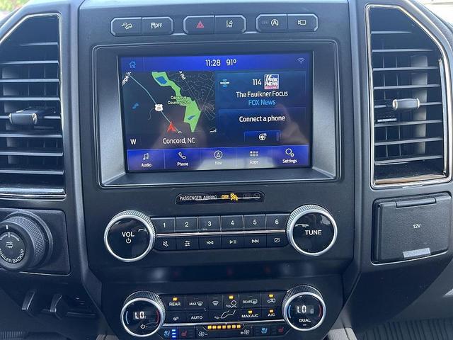 Photo of 2021 White Ford Expedition