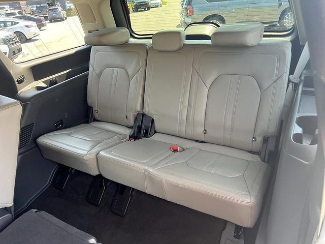 Photo of 2021 White Ford Expedition