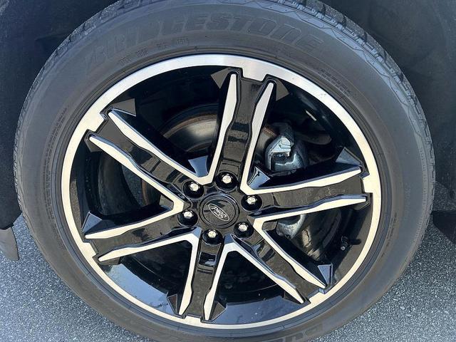 Photo of 2021 White Ford Expedition
