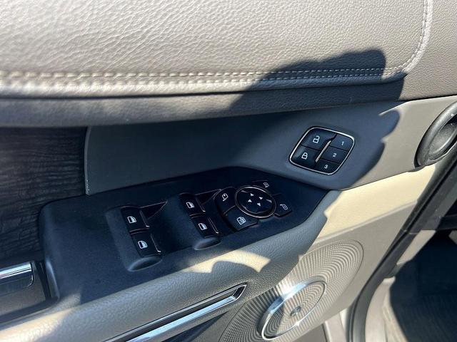 Photo of 2021 White Ford Expedition