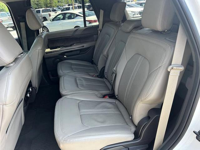 Photo of 2021 White Ford Expedition