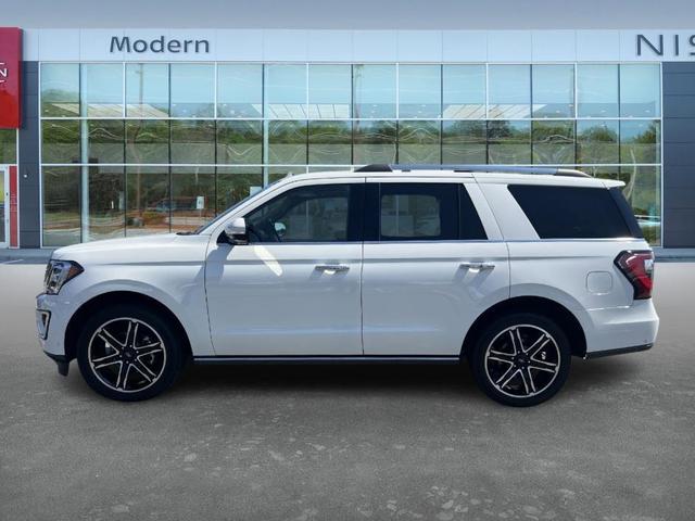 Photo of 2021 White Ford Expedition
