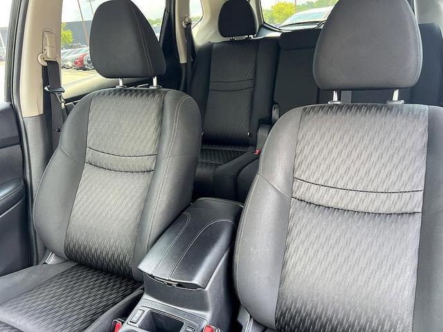 Photo of 2018 Magnetic Black Nissan Rogue