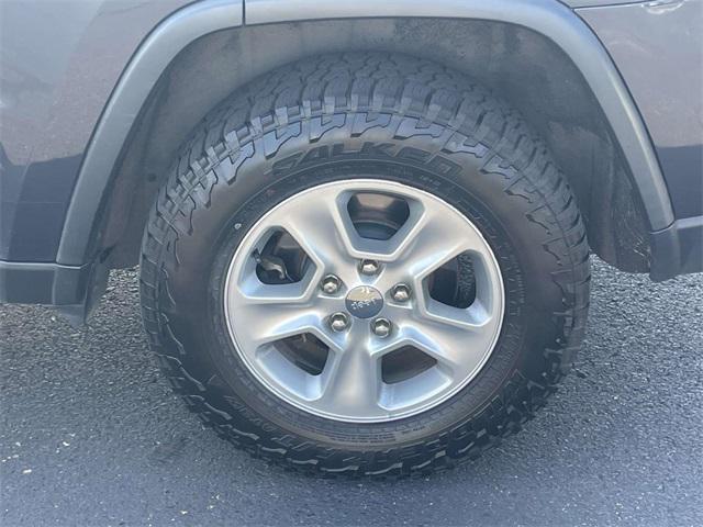 Photo of 2014 Gray Jeep Grand Cherokee