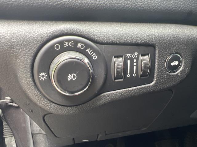 Photo of 2016 Gray Chrysler 200