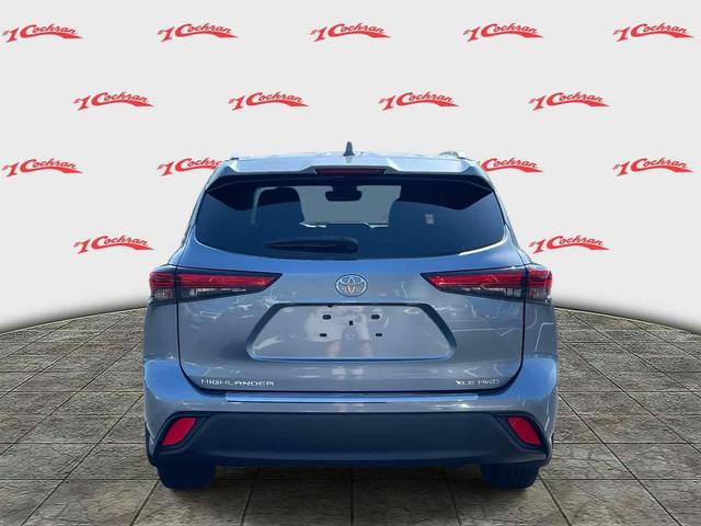 Photo of 2022 Moon Dust Toyota Highlander