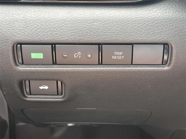 Photo of 2025 White Nissan Sentra
