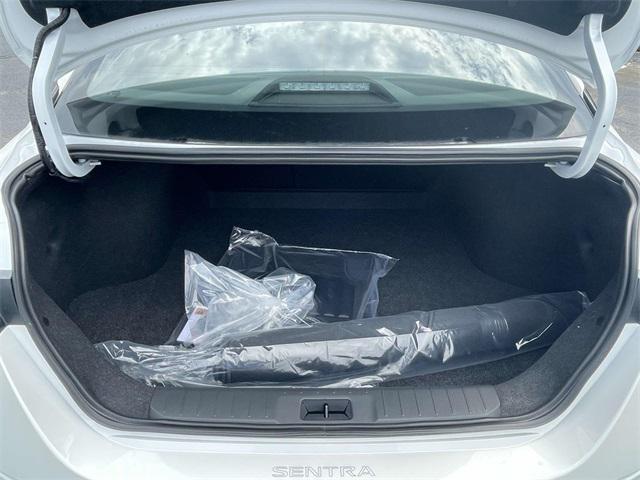 Photo of 2025 White Nissan Sentra