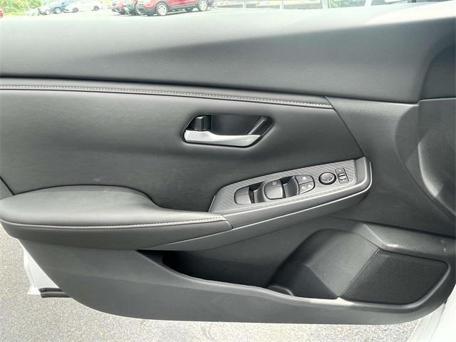 Photo of 2025 White Nissan Sentra