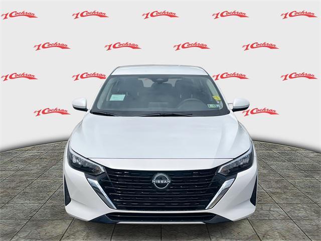 Photo of 2025 White Nissan Sentra
