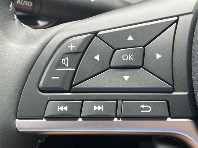 Photo of 2025 White Nissan Sentra