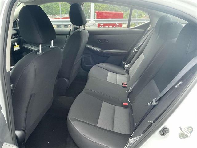 Photo of 2025 White Nissan Sentra