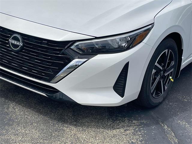Photo of 2025 White Nissan Sentra