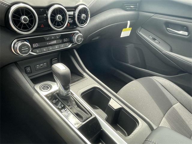 Photo of 2025 White Nissan Sentra