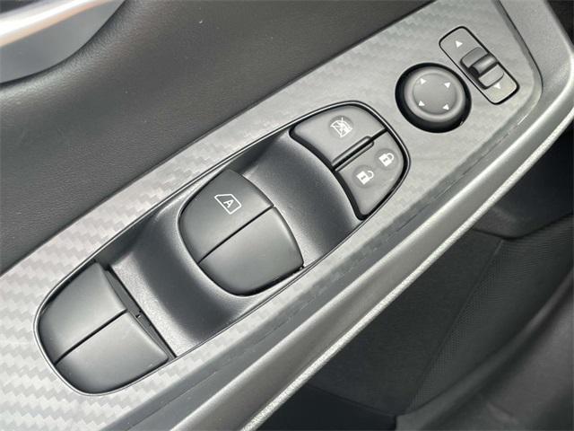 Photo of 2025 White Nissan Sentra