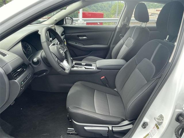 Photo of 2025 White Nissan Sentra
