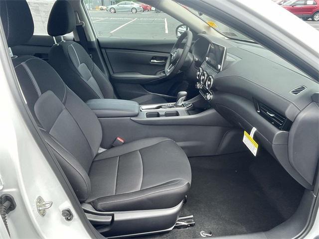 Photo of 2025 White Nissan Sentra
