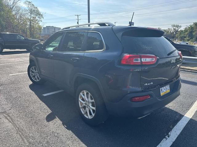 Photo of 2016 True Blue Pearlcoat Jeep Cherokee