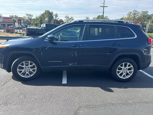 Photo of 2016 True Blue Pearlcoat Jeep Cherokee