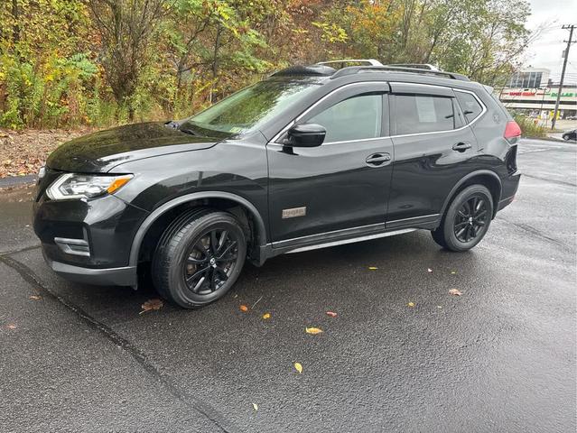 Photo of 2017 Magnetic Black Nissan Rogue