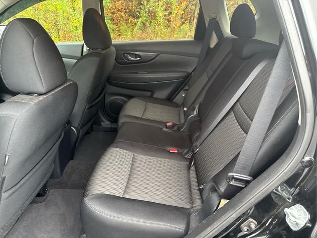 Photo of 2017 Magnetic Black Nissan Rogue