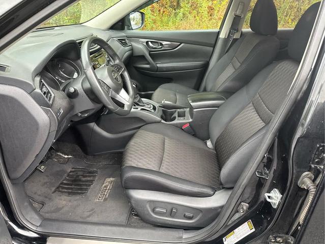 Photo of 2017 Magnetic Black Nissan Rogue