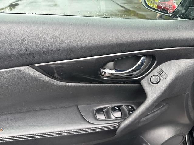 Photo of 2017 Magnetic Black Nissan Rogue