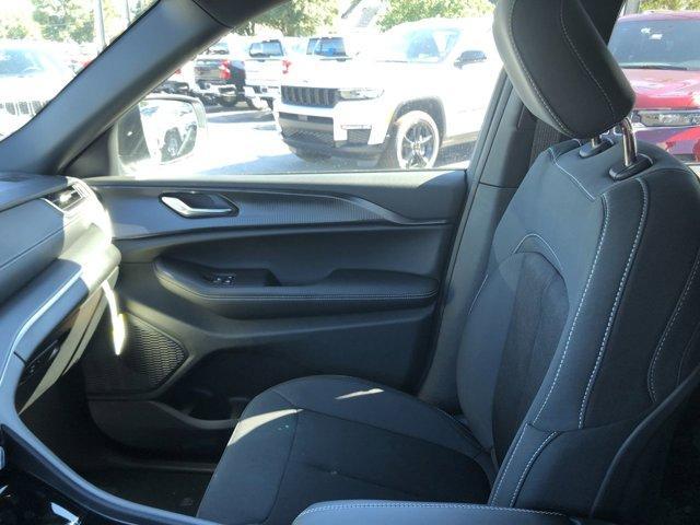 Photo of 2025 Bright White Clearcoat Jeep Grand Cherokee L