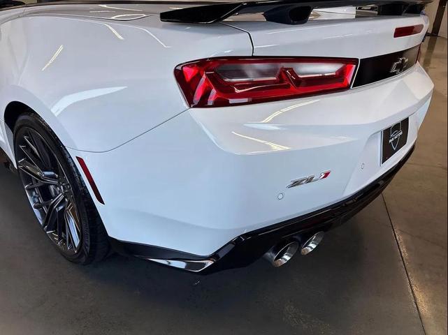 Photo of 2018 Summit White Chevrolet Camaro