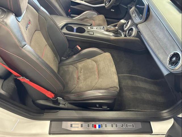 Photo of 2018 Summit White Chevrolet Camaro