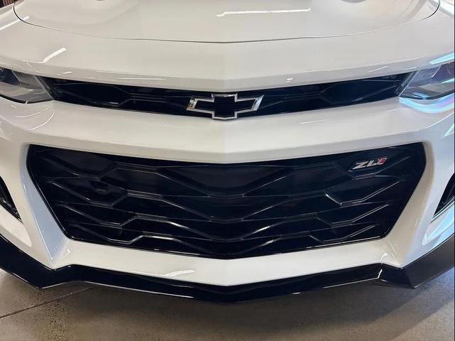 Photo of 2018 Summit White Chevrolet Camaro