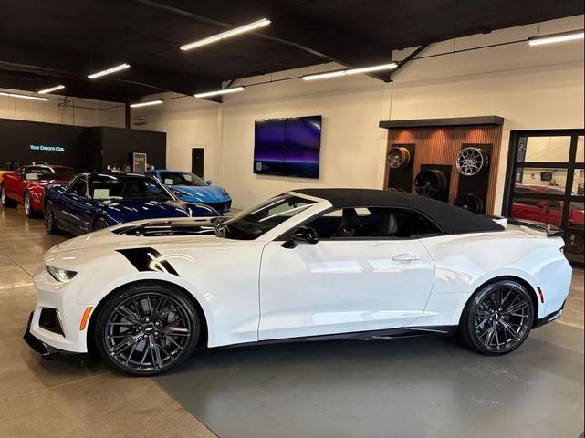 Photo of 2018 Summit White Chevrolet Camaro