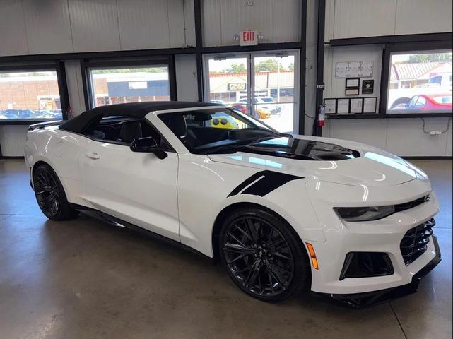 Photo of 2018 Summit White Chevrolet Camaro