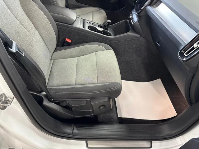 Photo of 2025 Crystal White Pearl Volvo XC40