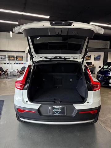Photo of 2025 Crystal White Pearl Volvo XC40