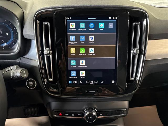 Photo of 2025 Crystal White Pearl Volvo XC40