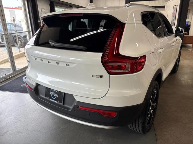 Photo of 2025 Crystal White Pearl Volvo XC40