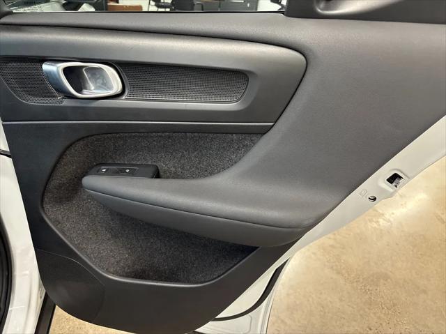Photo of 2025 Crystal White Pearl Volvo XC40
