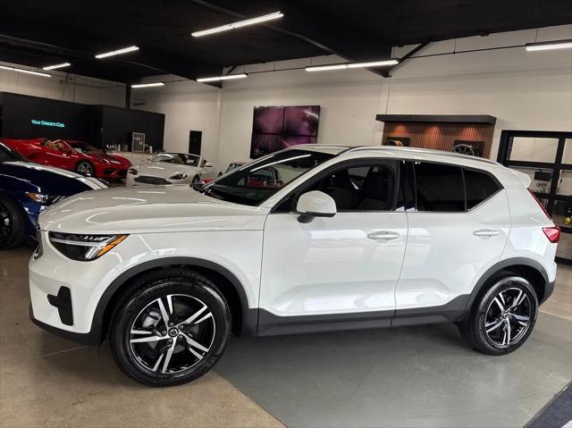 Photo of 2025 Crystal White Pearl Volvo XC40