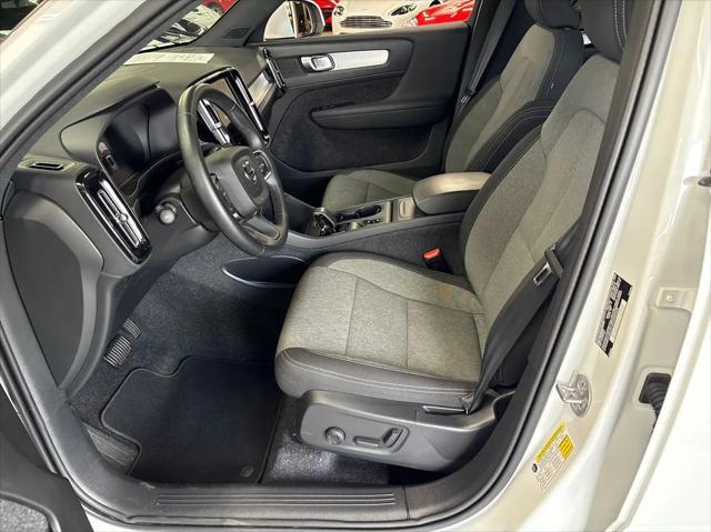 Photo of 2025 Crystal White Pearl Volvo XC40