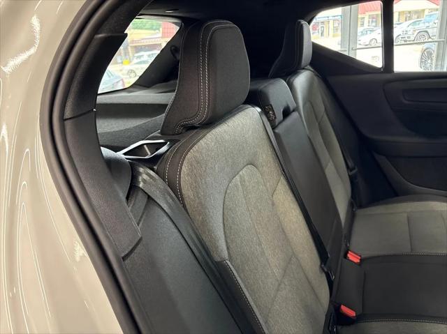 Photo of 2025 Crystal White Pearl Volvo XC40