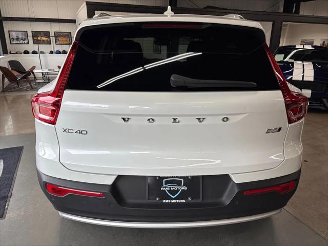 Photo of 2025 Crystal White Pearl Volvo XC40