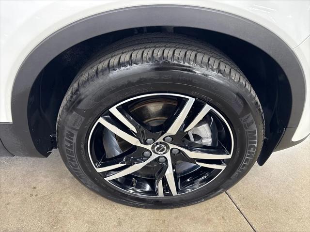 Photo of 2025 Crystal White Pearl Volvo XC40