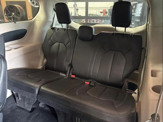 Photo of 2021 White Chrysler Pacifica