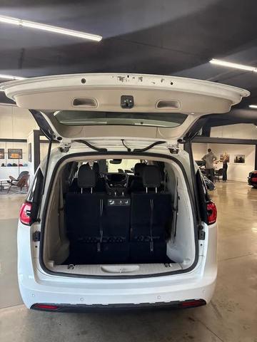 Photo of 2021 White Chrysler Pacifica