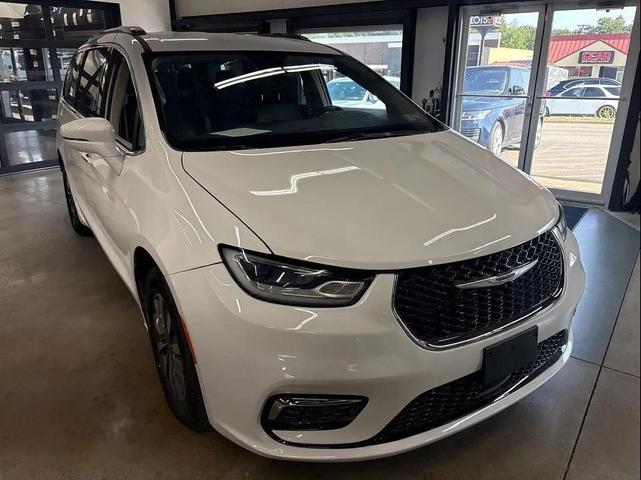 Photo of 2021 White Chrysler Pacifica