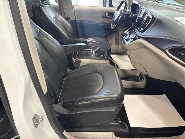 Photo of 2021 White Chrysler Pacifica