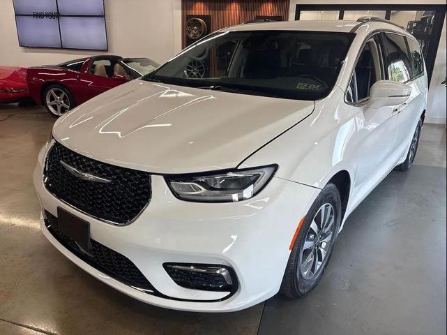 Photo of 2021 White Chrysler Pacifica