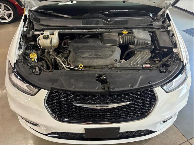 Photo of 2021 White Chrysler Pacifica